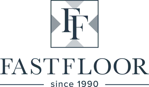 Het logo van Fastfloor, met als tagline "since 1990"